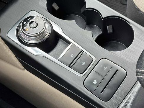 Used 2021 Ford Escape SE image 18