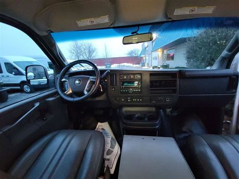 Used 2016 Chevrolet Express 3500 Extended image 17