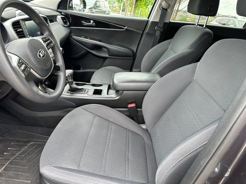 Used 2019 Kia Sorento AWD image 11