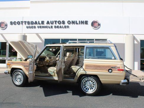 Used 1990 Jeep Grand Wagoneer image 44
