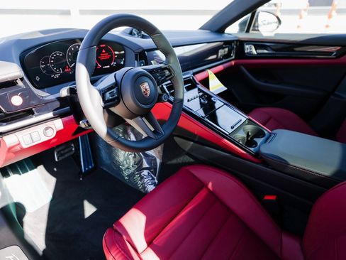 New 2026 Porsche Panamera 4S image 4