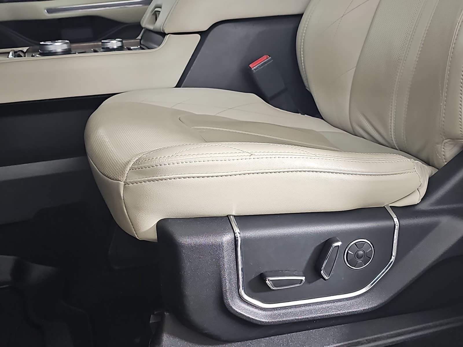 Used 2019 Ford Expedition Platinum AWD/4WD image 26
