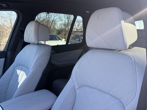 Used 2025 BMW X5 M60i w/ Climate Comfort Package image 17
