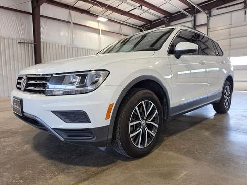 Used 2020 Volkswagen Tiguan SE FWD image 2