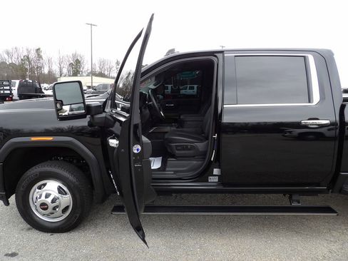 Used 2023 GMC Sierra 3500 Denali w/ Denali Ultimate Package image 13