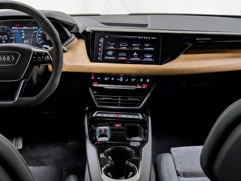 Used 2023 Audi e-tron GT Premium Plus image 25