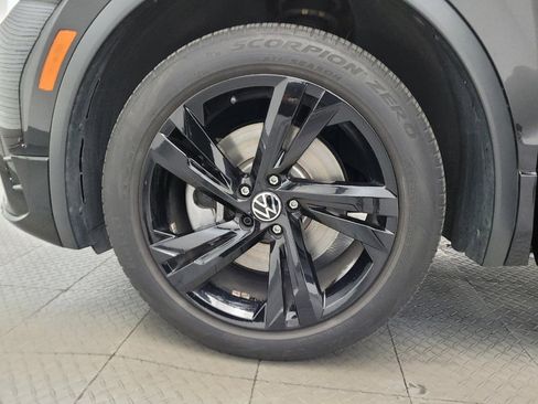 Used 2023 Volkswagen Tiguan SE R-Line FWD image 31