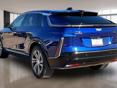 Certified 2024 Cadillac Lyriq Luxury AWD/4WD image 12