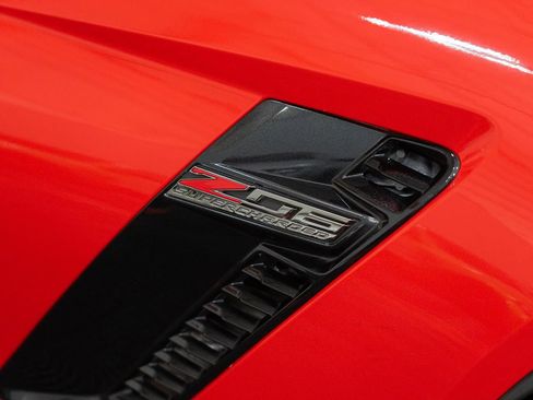 Used 2016 Chevrolet Corvette Z06 w/ 3LZ Preferred Equipment Group RWD image 16