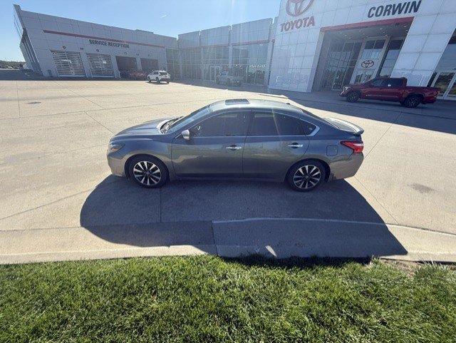 Used 2017 Nissan Altima 2.5 SL w/ 2.5 Technology Package FWD image 5