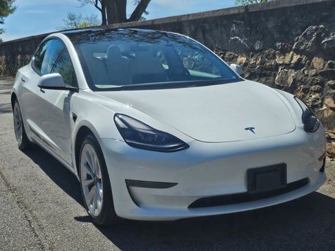 Used 2023 Tesla Model 3 Standard Range image 11