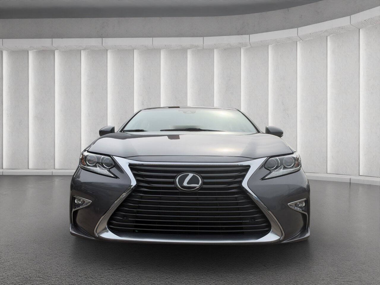 Used 2016 Lexus ES 350 w/ Ultra Luxury Package FWD image 8