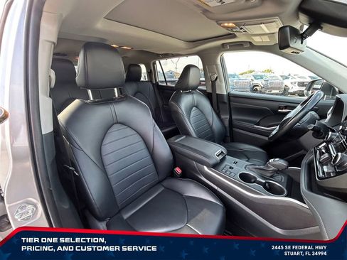 Used 2023 Toyota Highlander XLE FWD image 15
