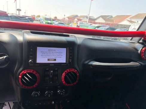 Used 2018 Jeep Wrangler Unlimited Rubicon AWD/4WD image 31