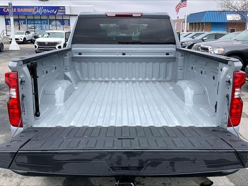 Used 2025 Chevrolet Silverado 2500 Custom w/ Custom Value Package image 4