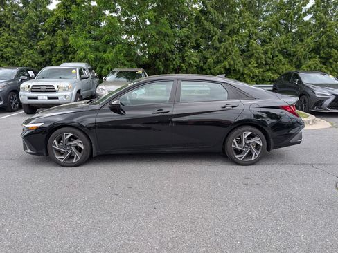 Used 2025 Hyundai Elantra Sport FWD image 6