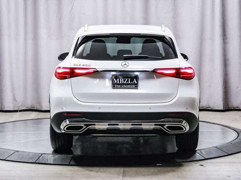 Certified 2025 Mercedes-Benz GLC 300 image 3