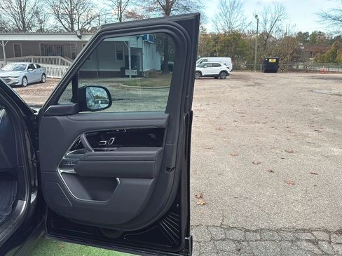 Used 2024 Land Rover Range Rover SE image 36