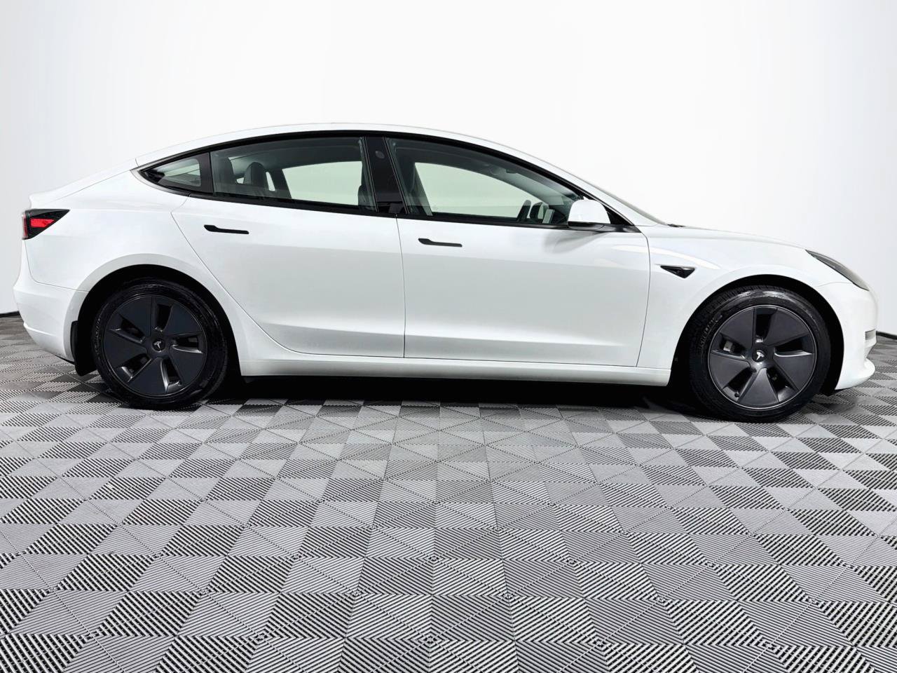 Used 2022 Tesla Model 3 RWD image 27