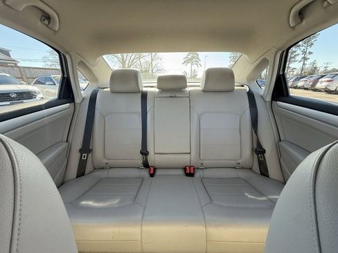 Used 2012 Volkswagen Passat 2.5 SE image 18