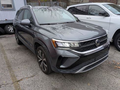 Used 2022 Volkswagen Taos SE image 3