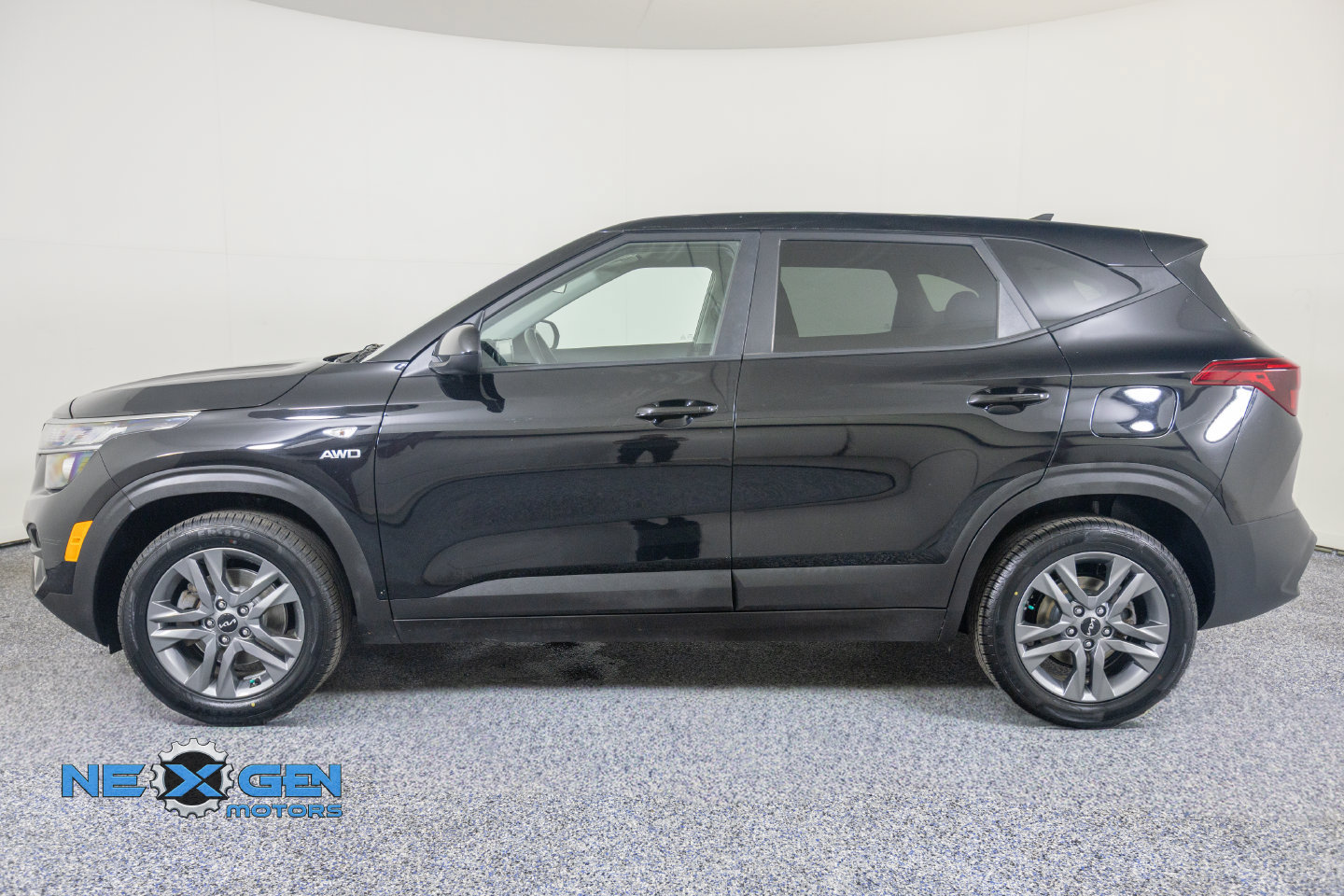 Used 2023 Kia Seltos LX AWD/4WD image 5