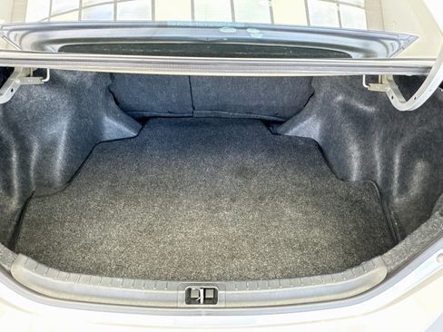 Used 2018 Toyota Corolla SE FWD image 16