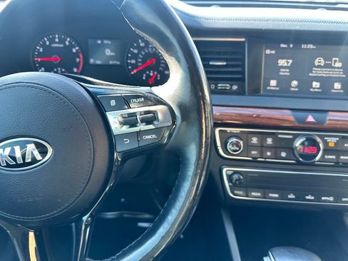 Used 2017 Kia Cadenza Premium image 23