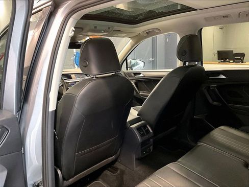 Used 2023 Volkswagen Tiguan SE w/ Panoramic Sunroof Package image 22