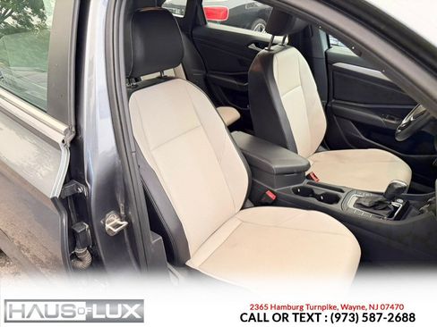 Used 2020 Volkswagen Jetta R-Line w/ R-Line Cold Weather Package FWD image 7