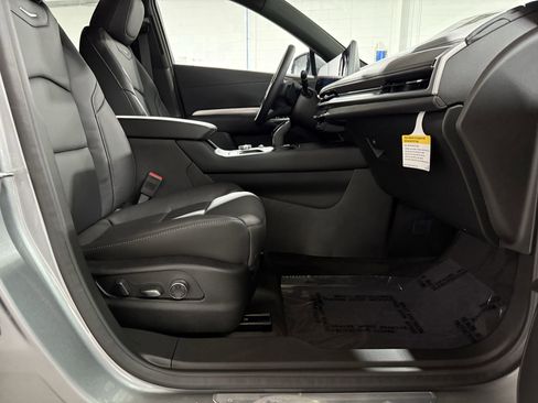 New 2025 Cadillac XT4 Premium Luxury w/ LPO, Floor Liner Package image 45