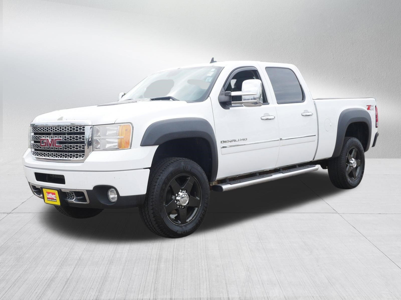 Used 2014 GMC Sierra 2500 Denali w/ Suspension Package, Off-Road AWD/4WD image 3