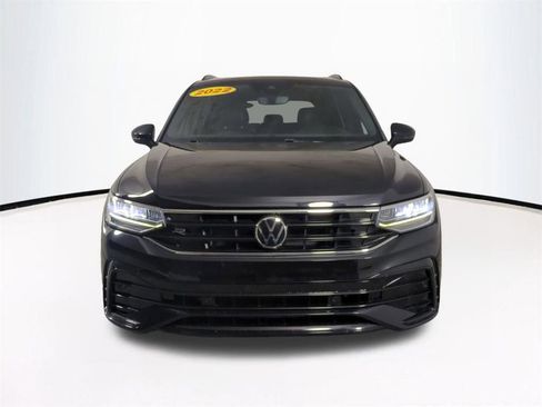 Used 2022 Volkswagen Tiguan SE R-Line image 3