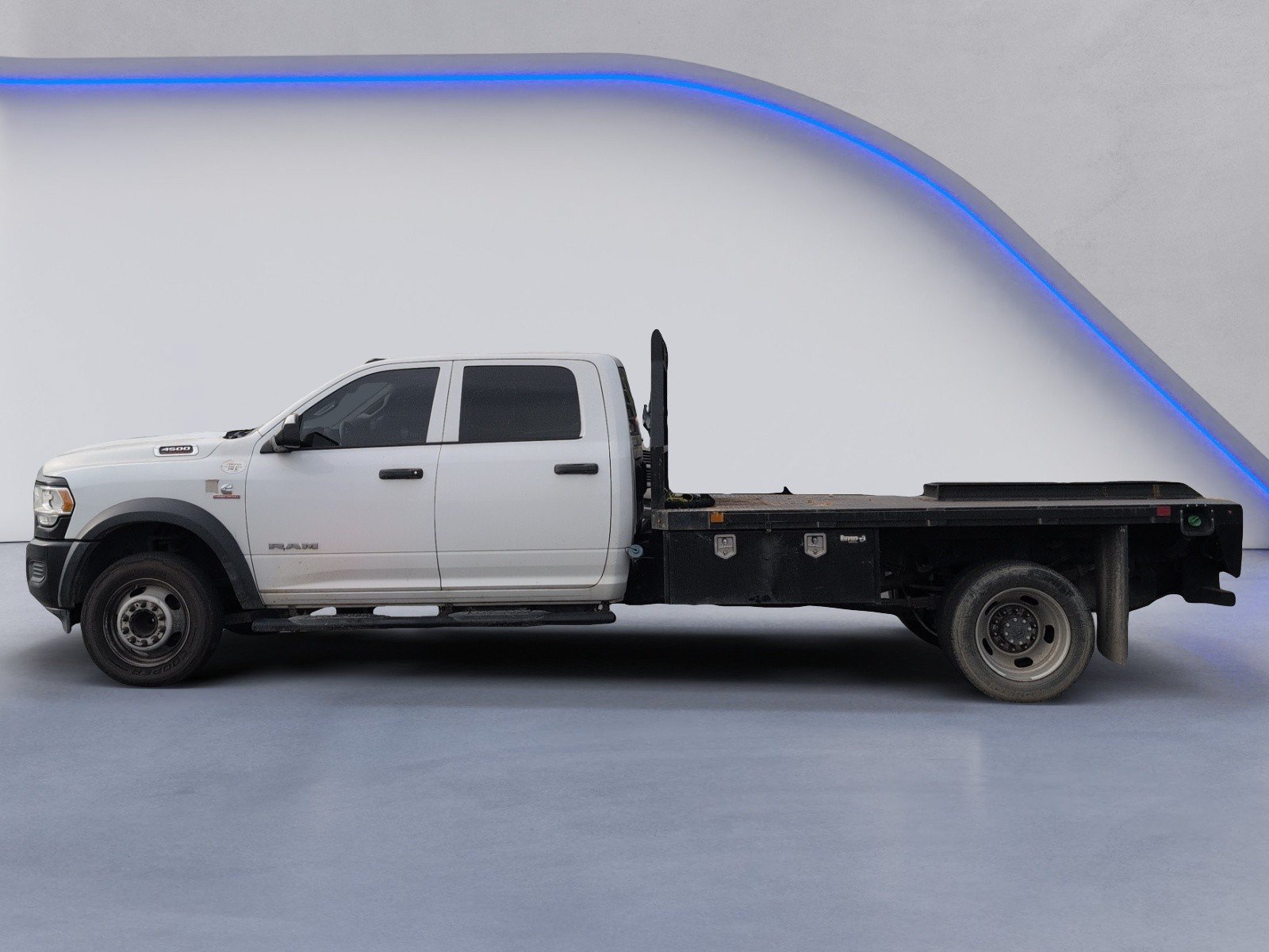 Used 2019 RAM 4500 Tradesman RWD image 3