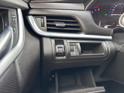 Used 2014 Cadillac XTS Livery 4dr Sedan w/ Rear Seat Comfort Package image 40