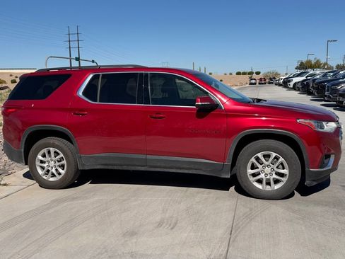 Used 2020 Chevrolet Traverse LT image 3