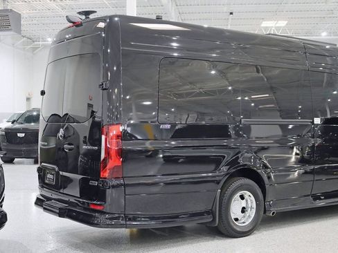Used 2024 Mercedes-Benz Sprinter 3500 image 9