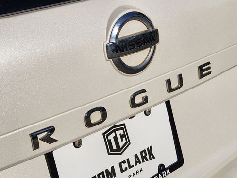 Used 2021 Nissan Rogue SV image 28