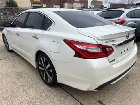 Used 2016 Nissan Altima 2.5 SR FWD image 5