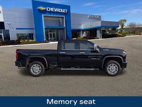 Used 2022 Chevrolet Silverado 2500 High Country w/ Safety Package II image 10