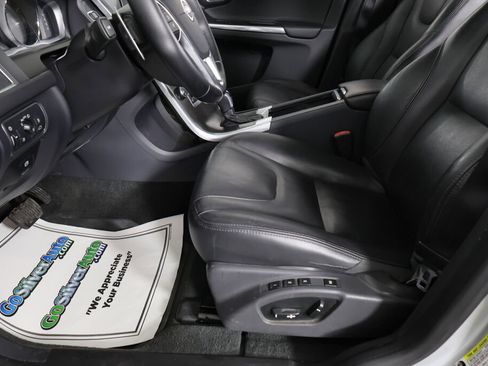 Used 2015 Volvo XC60 T6 Platinum image 13