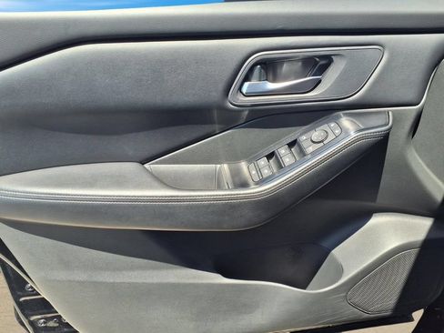 Used 2025 Nissan Rogue SV FWD image 20