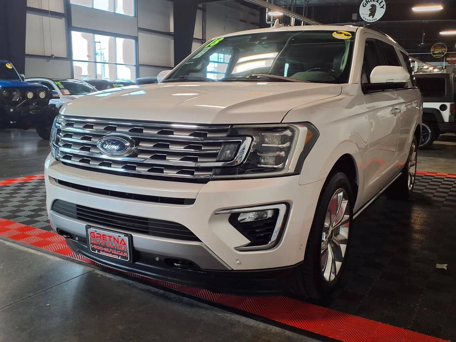 Used 2018 Ford Expedition Limited w/ Equipment Group 302A AWD/4WD image 4