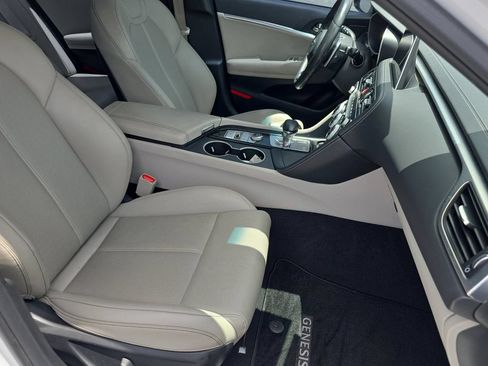 Used 2021 Genesis G70 2.0T RWD image 32