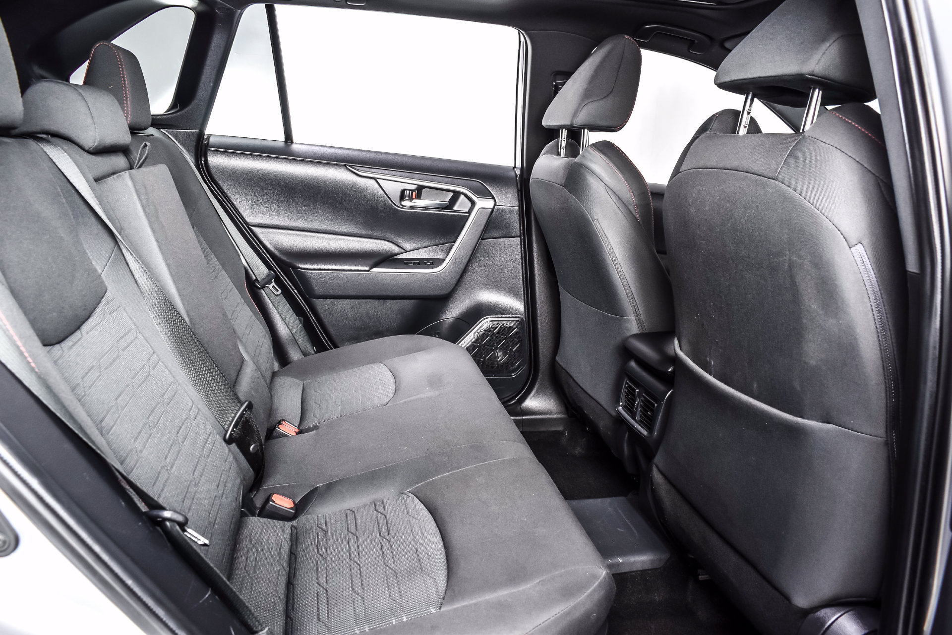 Used 2022 Toyota RAV4 SE w/ Weather & Moonroof Package AWD/4WD image 21