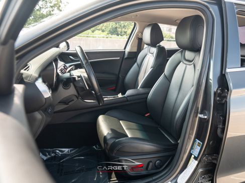 Used 2022 Genesis G70 2.0T image 12