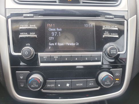 Used 2018 Nissan Altima 2.5 SV FWD image 38