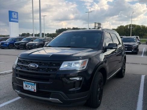Used 2018 Ford Explorer XLT AWD/4WD image 2