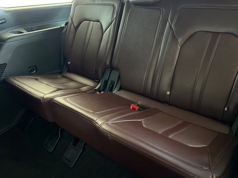 Used 2023 Ford Expedition Limited image 16