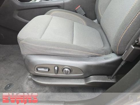 Used 2021 Chevrolet Traverse LT FWD image 21
